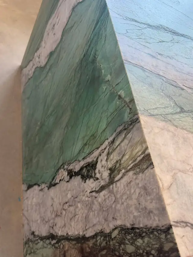 Mitered waterfall edge with book-matched veining